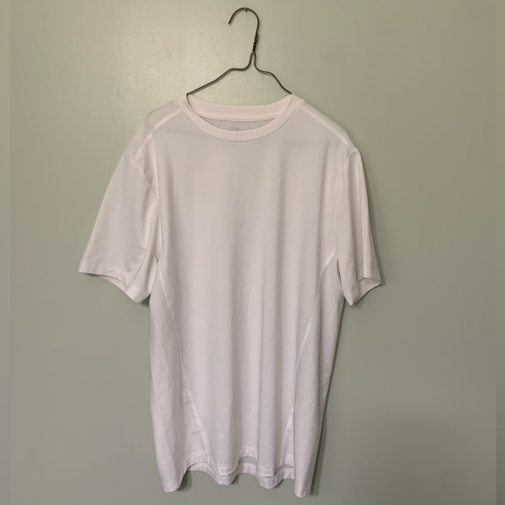 Vineyard Vines — men’s large white short sleeve performance athletic shirt